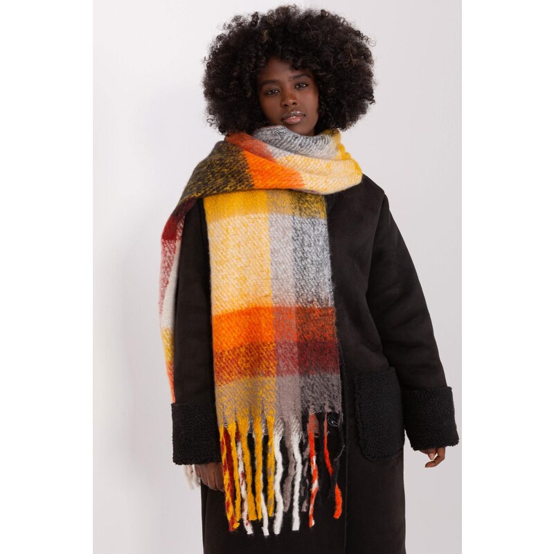 MladaModa Hrejivý károvaný šál so strapcami model 31331 oranžový 59762349