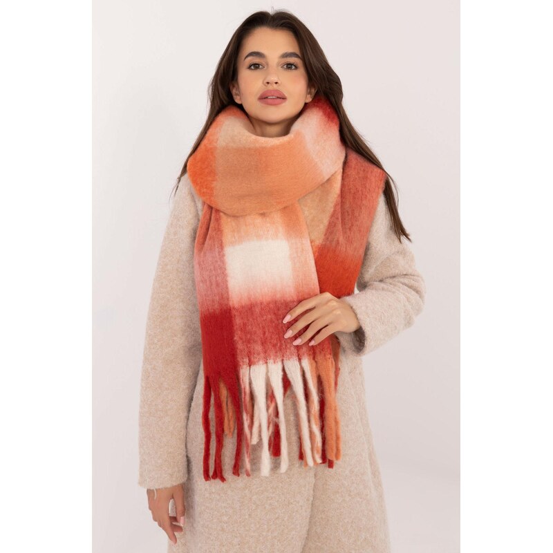 MladaModa Hrejivý károvaný šál so strapcami model 50235 červený 59762357