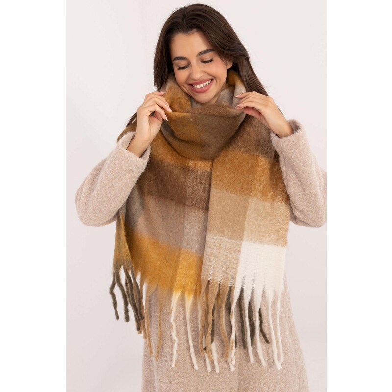 MladaModa Hrejivý károvaný šál so strapcami model 50162 farba camel 59762361
