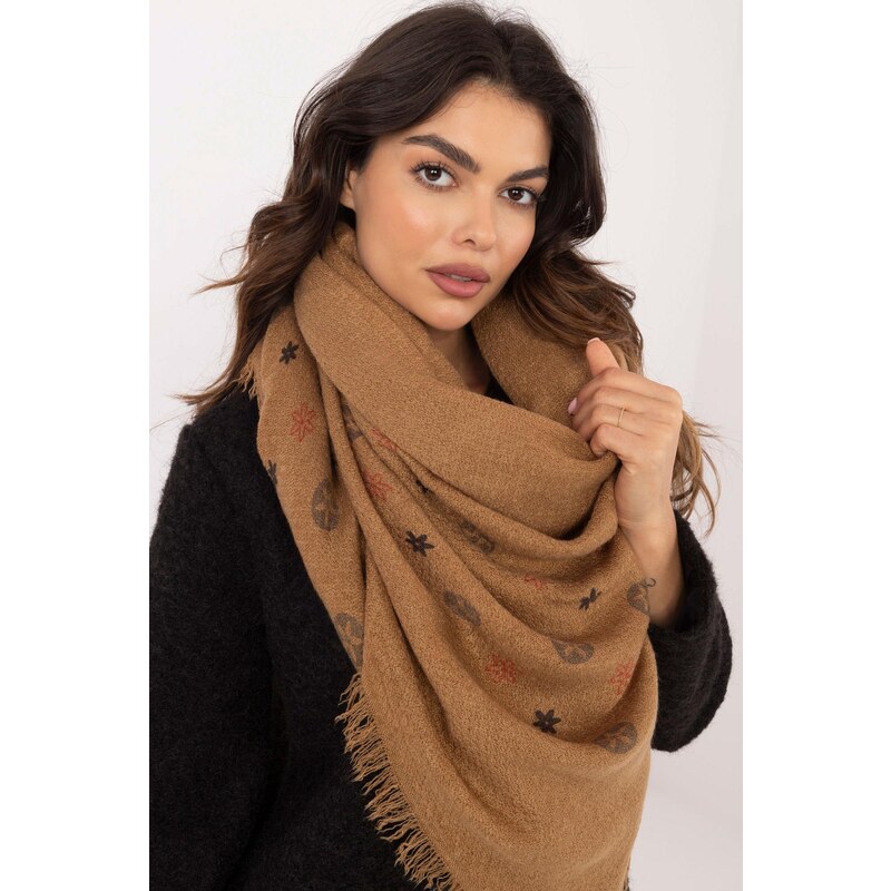 MladaModa Hrejivý dámsky šál s potlačou model 50493 farba camel 59774715