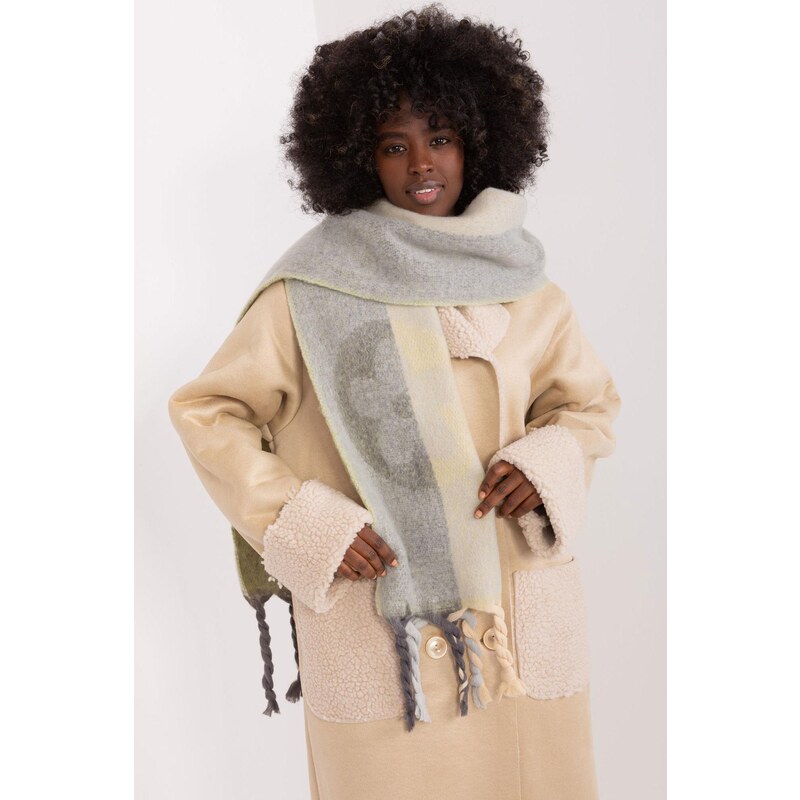 MladaModa Hrejivý vzorovaný šál s vrkočmi model 31601 farba khaki 59774736