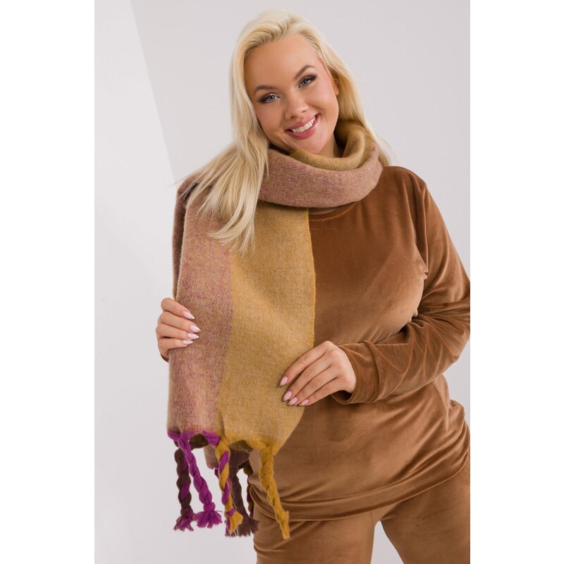 MladaModa Hrejivý vzorovaný šál s vrkočmi model 31601 horčicový 59774747