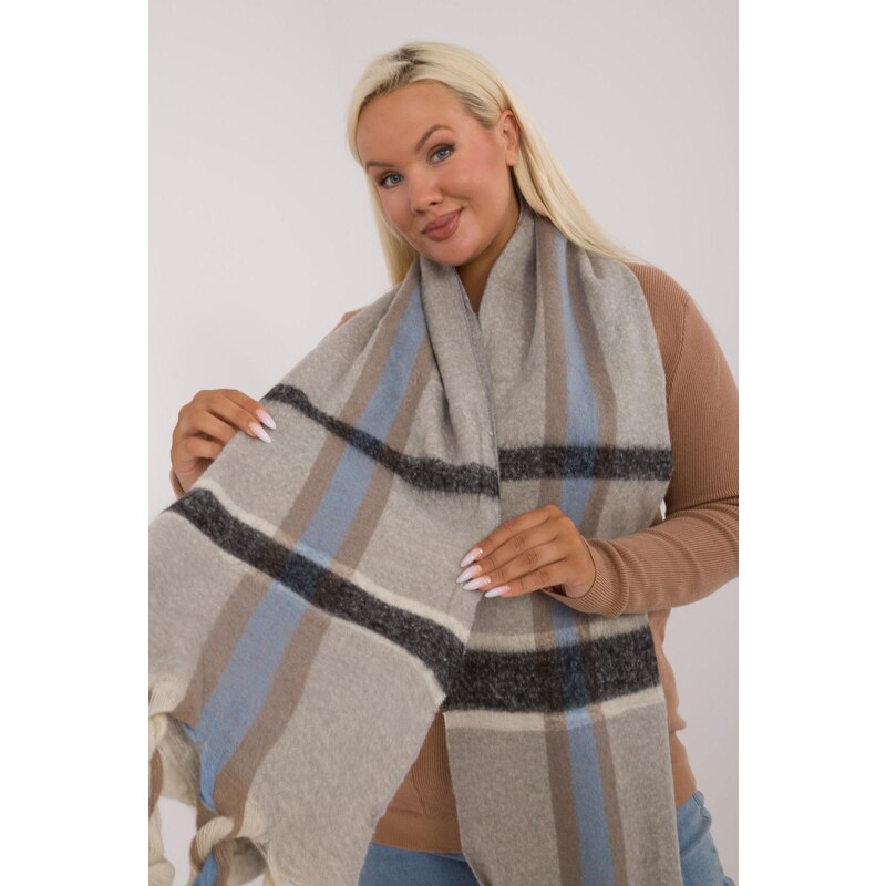 MladaModa Hrejivý károvaný šál s vrkočmi model 31533 šedý 59774765