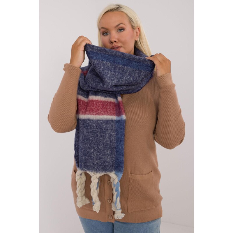 MladaModa Hrejivý károvaný šál s vrkočmi model 31533 farba námornícka 59774769