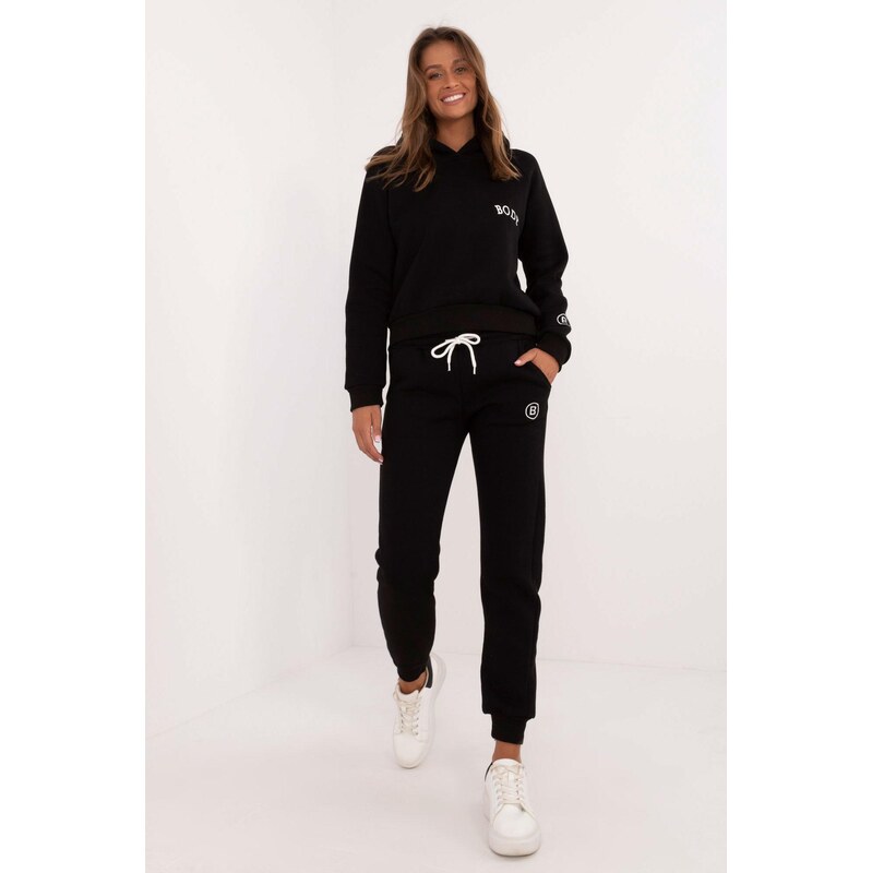 MladaModa Tepláková súprava s nášivkami model 66114 čierna 60493696