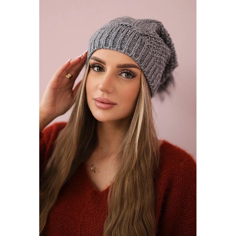 MladaModa Dámska čiapka s kožušinkovým brmbolcom K210 tmavá šedá 36492546