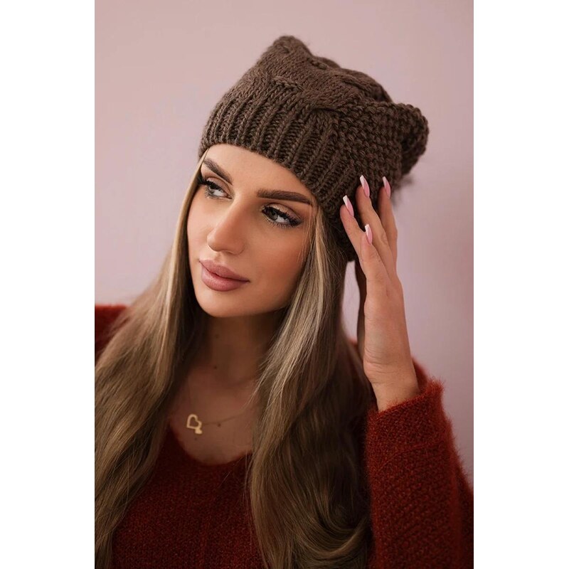 MladaModa Dámska čiapka s kožušinkovým brmbolcom K210 farba cappuccino 36492548