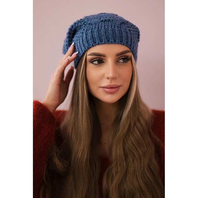 MladaModa Dámska čiapka s kožušinkovým brmbolcom K210 farba džínsová 36492549