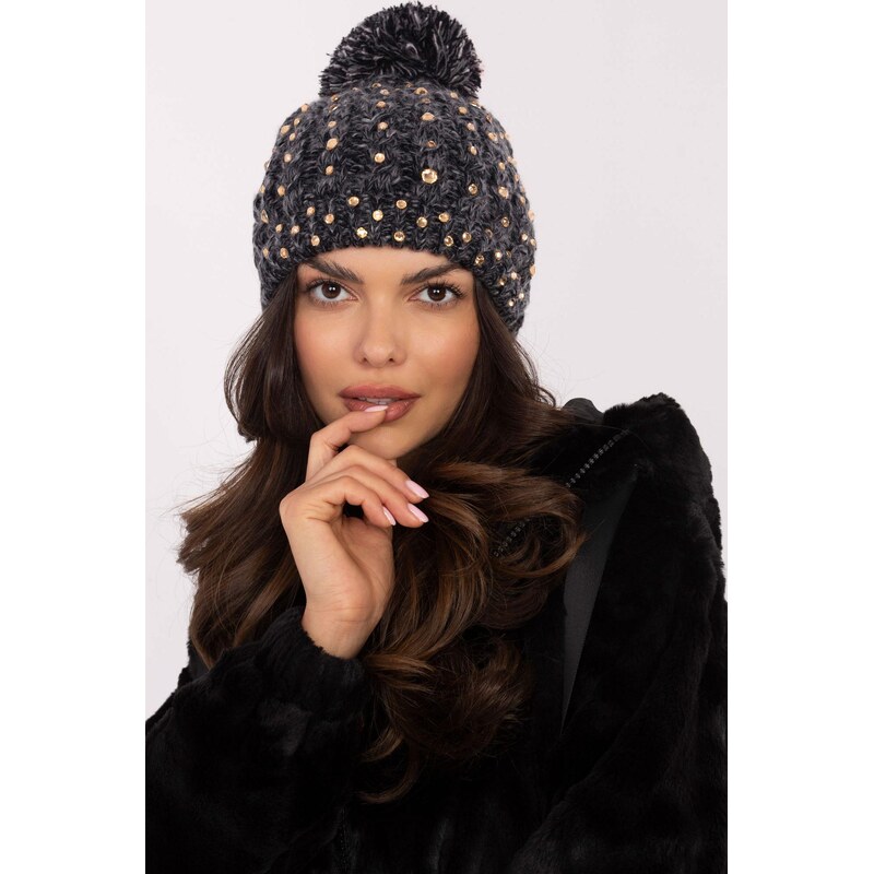 MladaModa Dámska čiapka so zirkónmi a brmbolcom model 3932 čierna 60674301