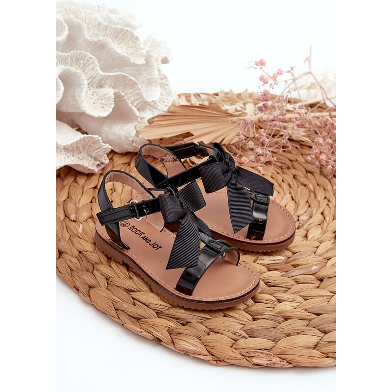 Boto Čierne lakované detské sandálky s mašľou na suchý zips Joratia 64644023