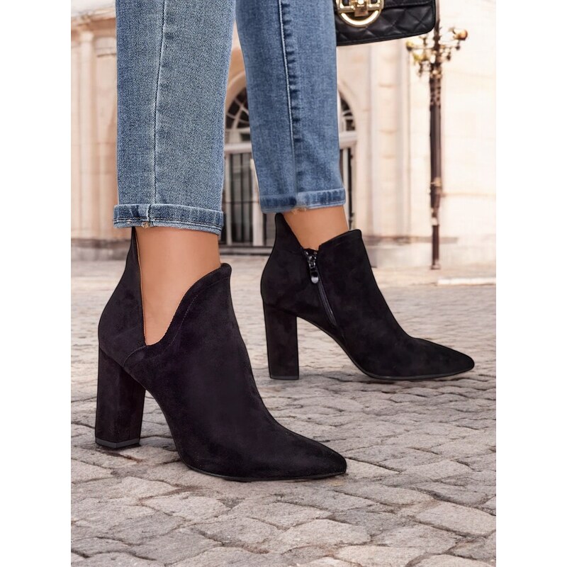 Resti Black boots with cut from Alania - Footwear 65004819