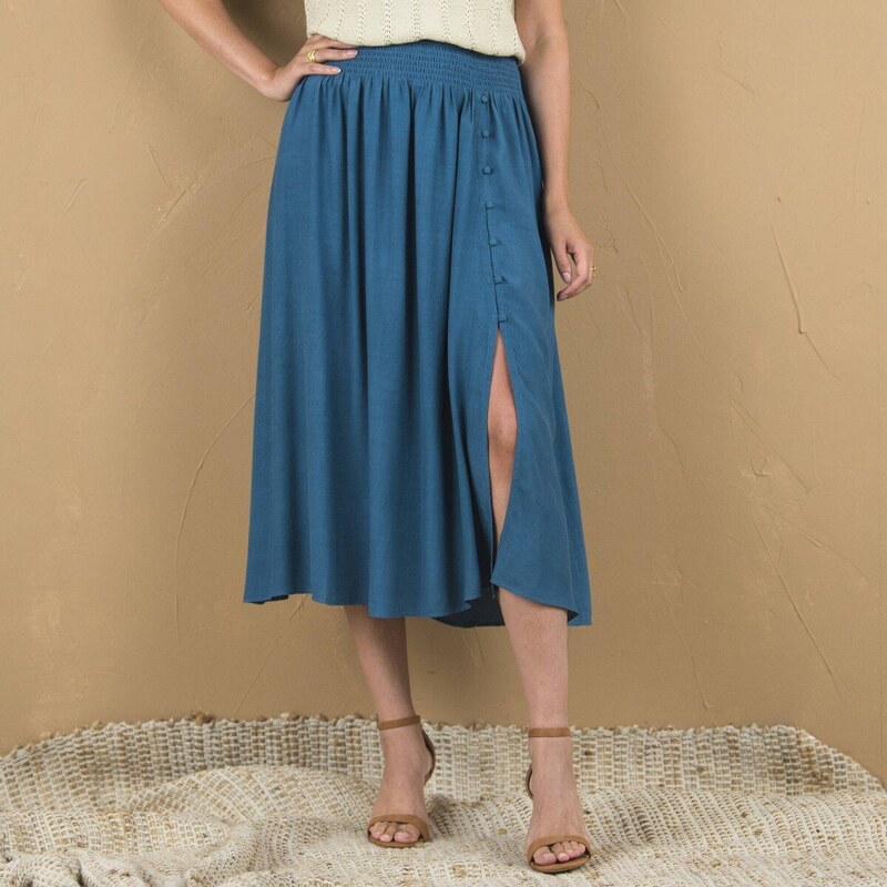 Jednofarebná midi sukňa s rozparkom a žabkovaným pásom modrosivá 036 61843690