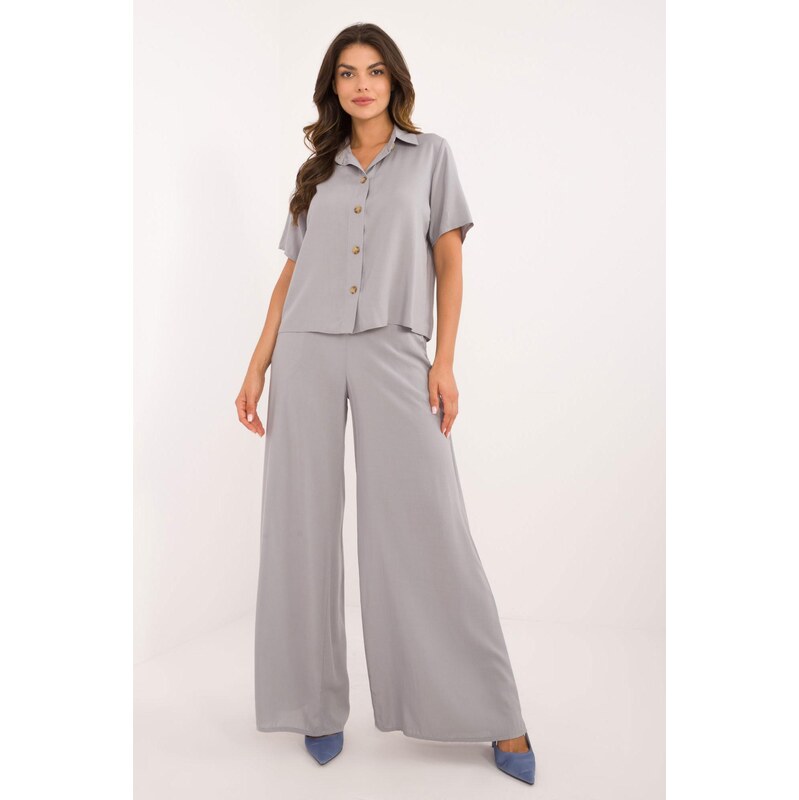MladaModa Elegantný letný komplet košele a nohavíc model 71420 šedý 62554538