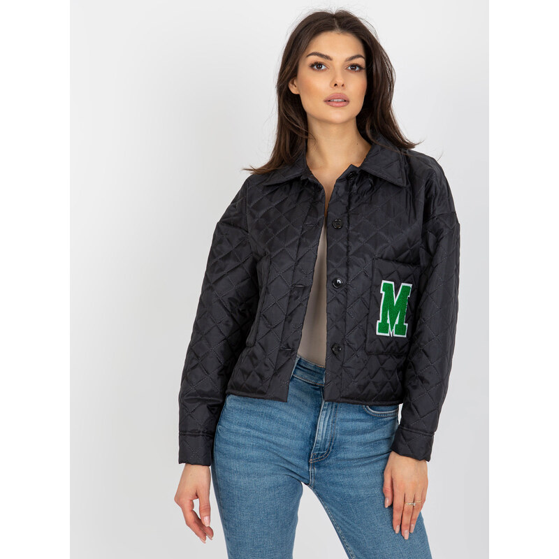 BASIC Čierna prešívaná prechodná bunda s nášivkou LK-KR-509267.15P 41054107