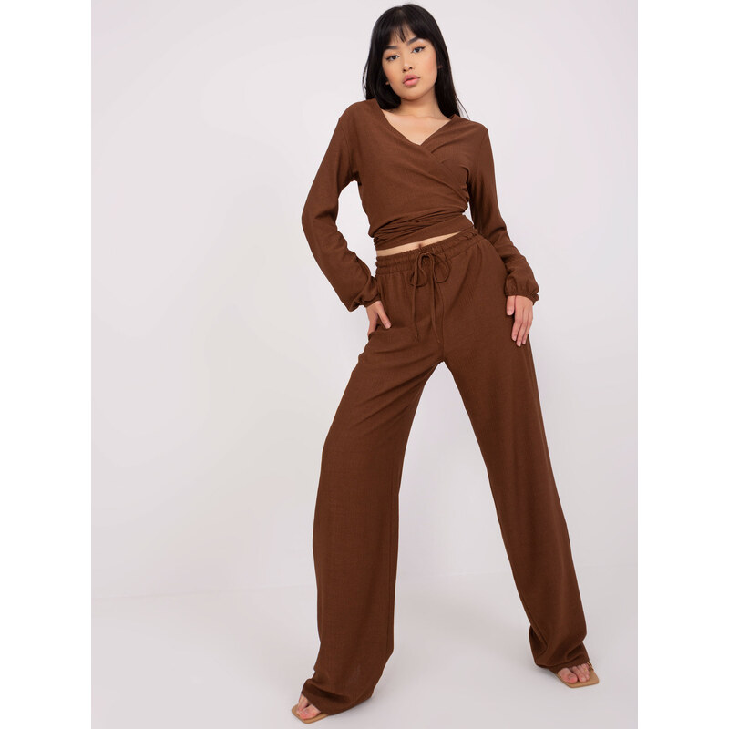 BASIC Hnedý komplet nohavíc a blúzky -LK-KMPL-509329.12-brown 44454477