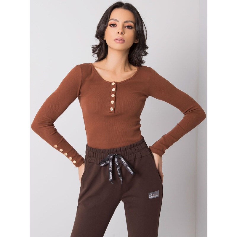 RUE PARIS Hnedé dámske tričko s cvočkami RV-BZ-6065.80P-brown 57950834