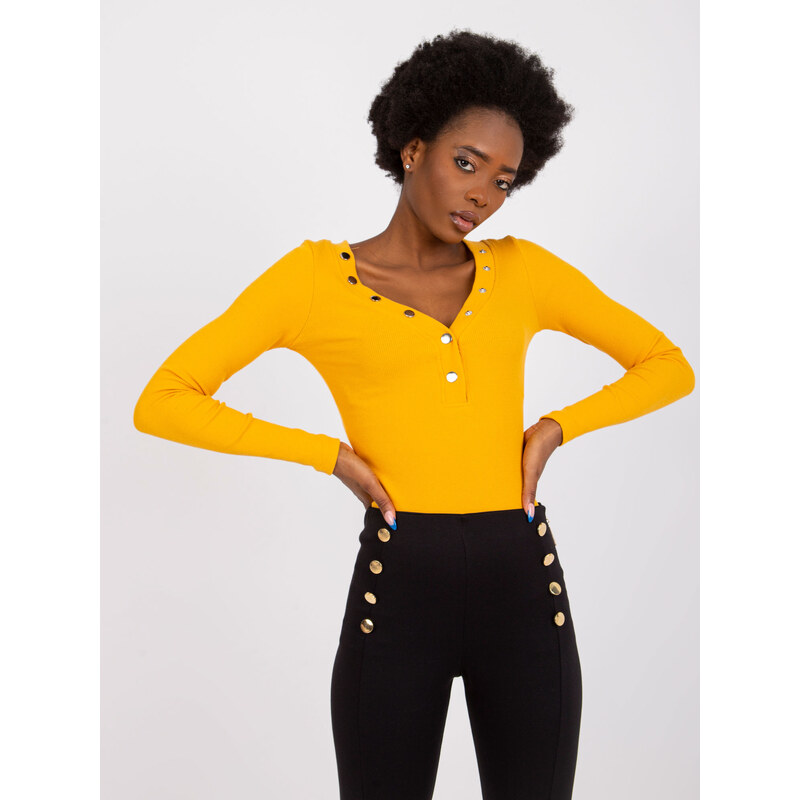 RUE PARIS Svetlo oranžový tričko Tracy s ozdobným výstrihom RV-BZ-7439 57949293