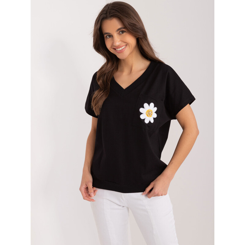 RUE PARIS Čierne tričko s výstrihom a výšivkou na vrecká -RV-BZ-9626 57955025