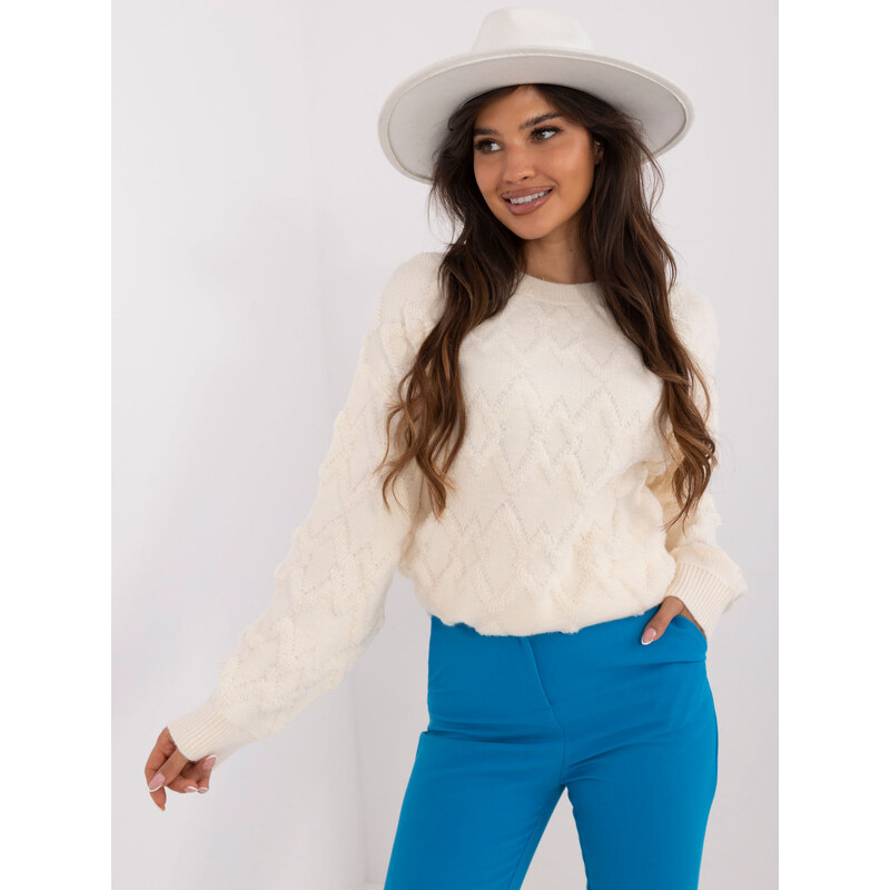 ITALY MODA Smotanový dámsky sveter s okrúhlym výstrihom AT-SW-2361.61 57956098