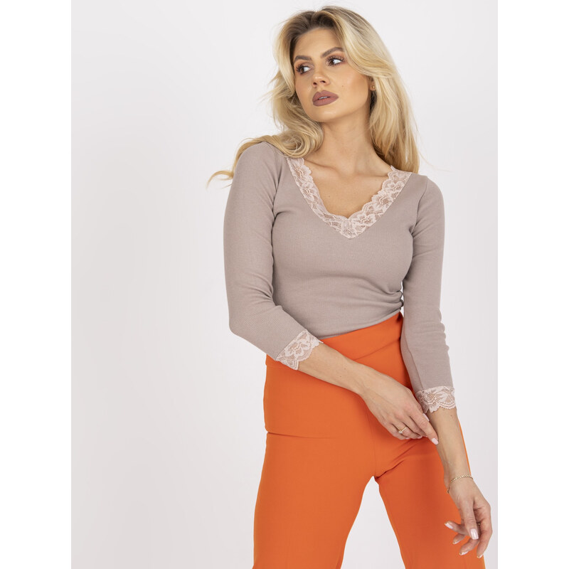 RUE PARIS Béžové rebrované tričko s čipkou vo výstrihu a na rukávoch 57952159