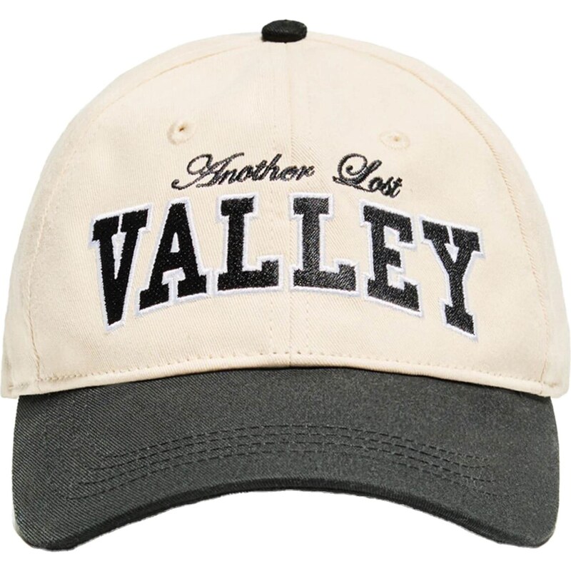 Bershka Čiapka VARSITY piesková / čierna 65877766