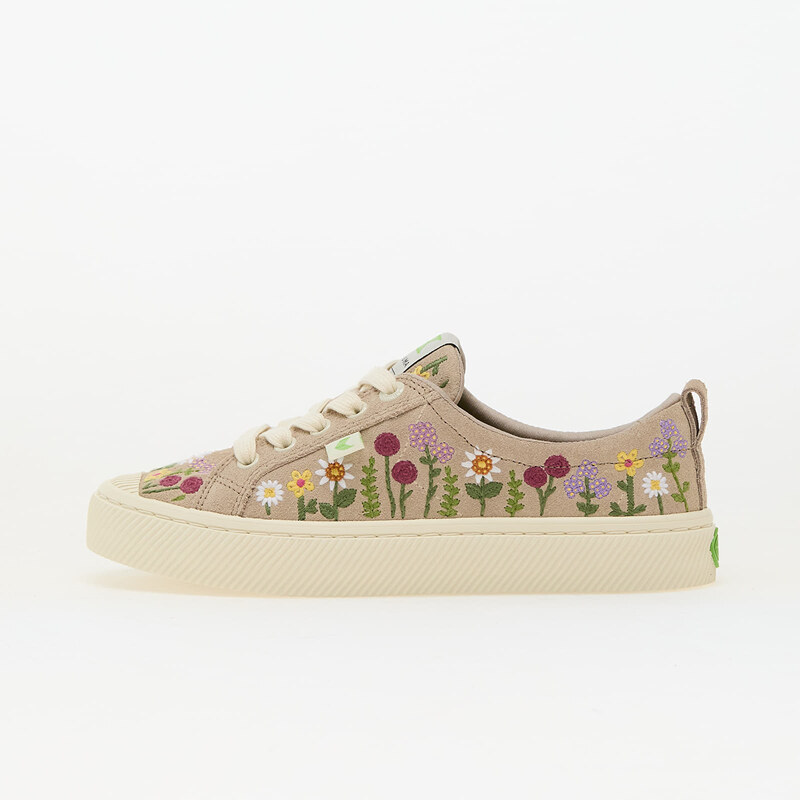 Cariuma W OCA Low Sand Embroidered Flowers 63492135