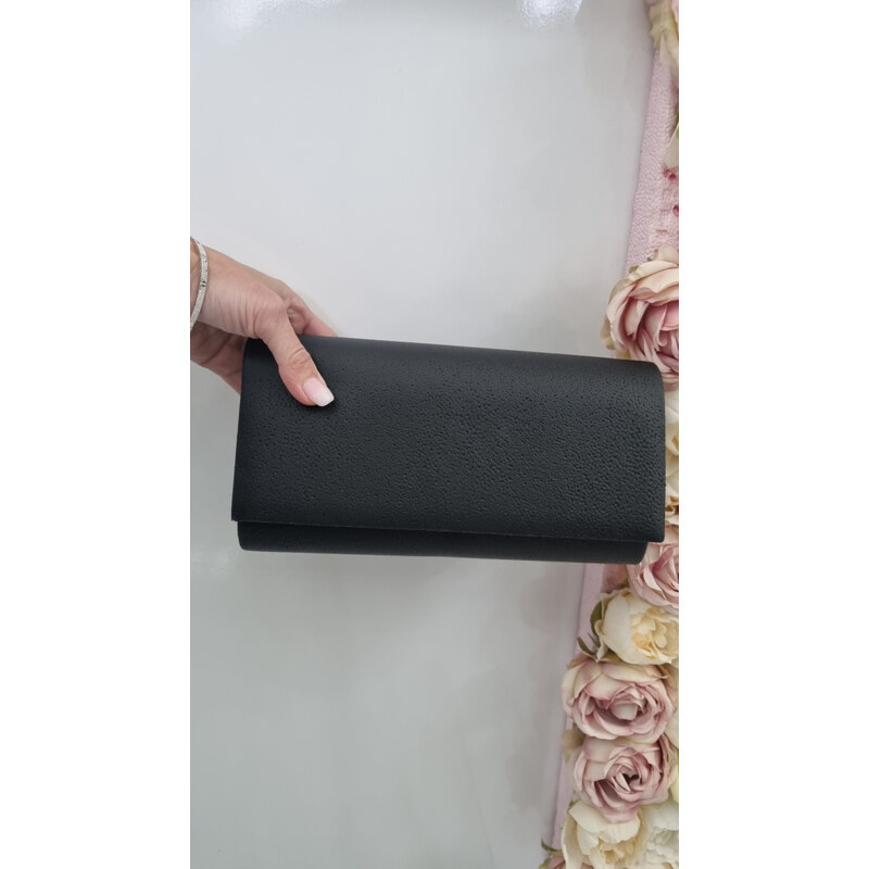 E-shop Katrins Fashion Spoločenská čierna matná listová kabelka