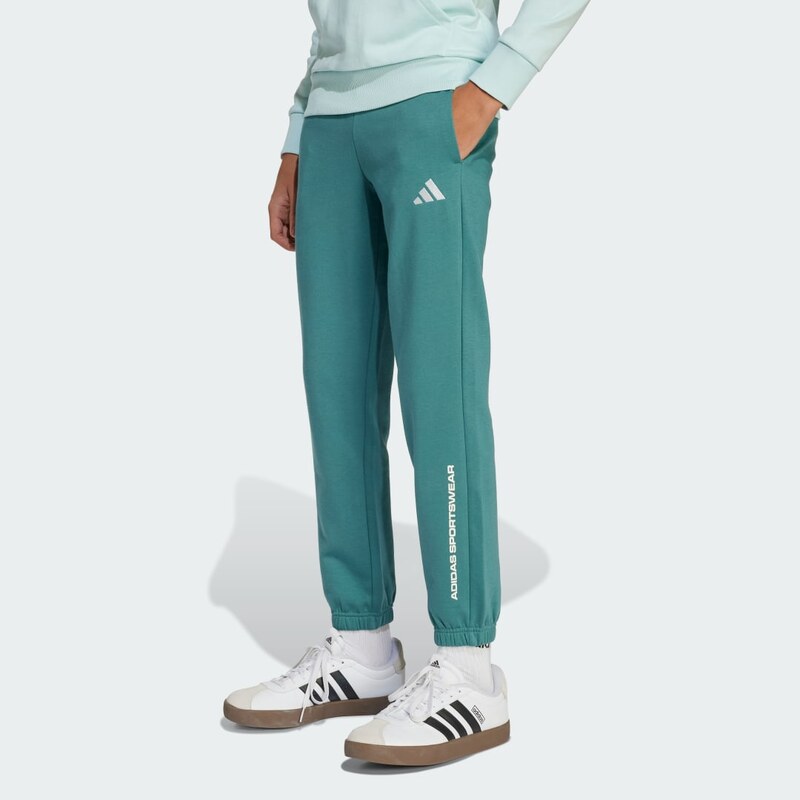 Flísové nohavice adidas so sloganom