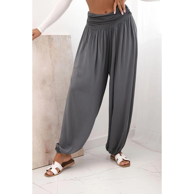 MladaModa Široké viskózové nohavice s nariasením model 9700 grafitové 64123237