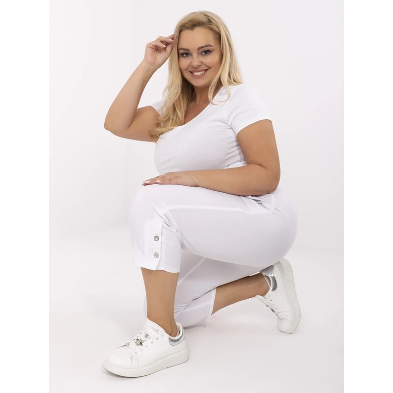 E-shop (veľ. 48) Capri nohavice s vreckami a gombíkmi biele