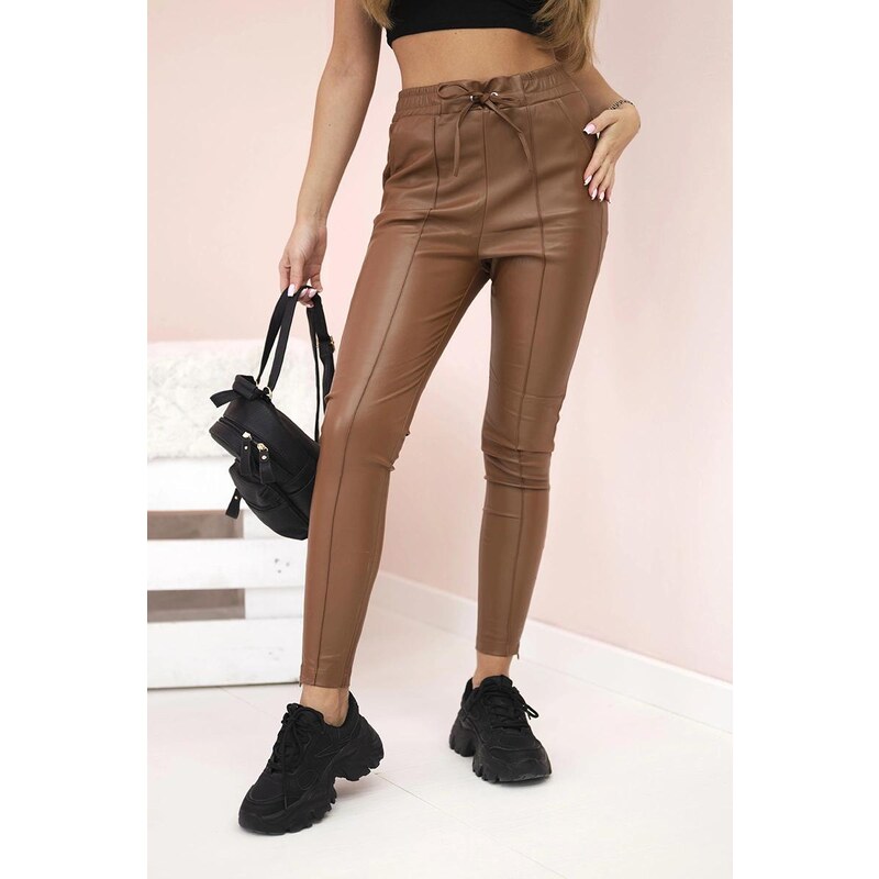 MladaModa Nohavice z ekokože s viazaním v páse model 68741 hnedé 64149726