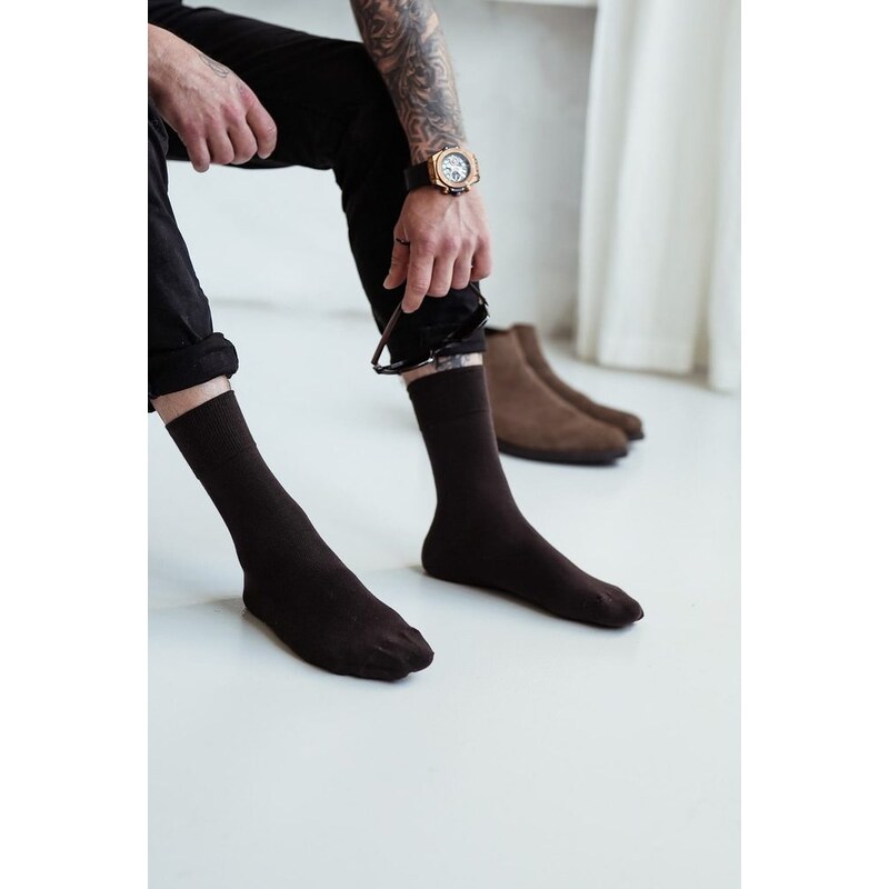 Elegantné tmavohnedé pánske ponožky 64204059