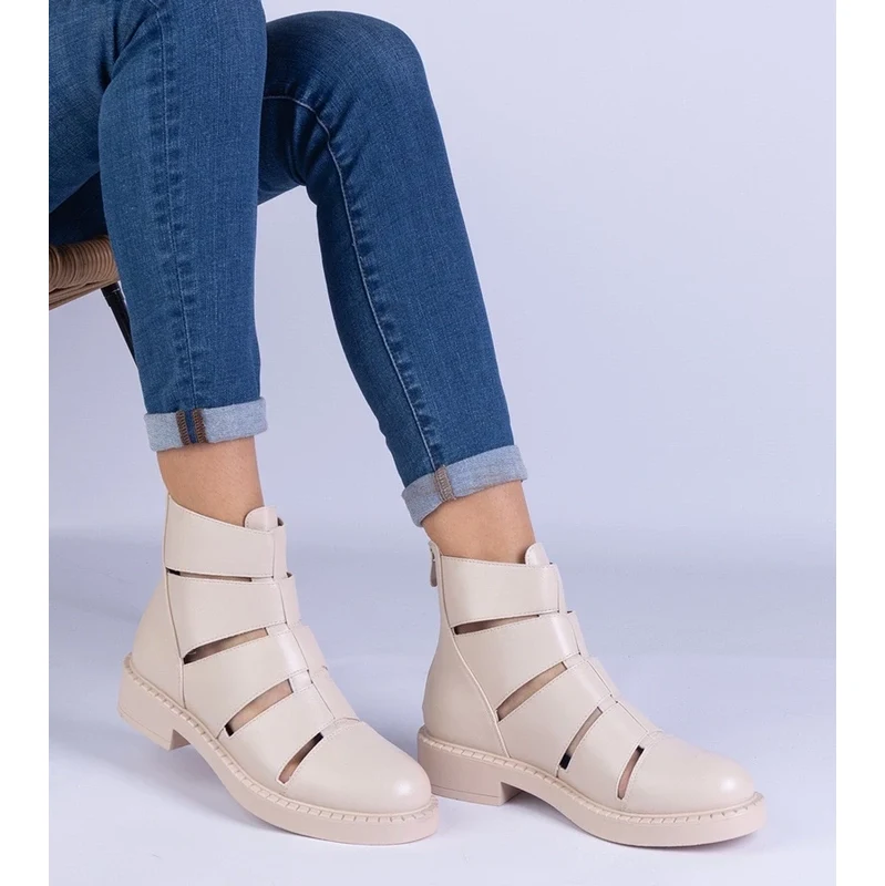 Gemre Béžové členkové topánky z eko kože s výrezmi na plochom opätku 64679055