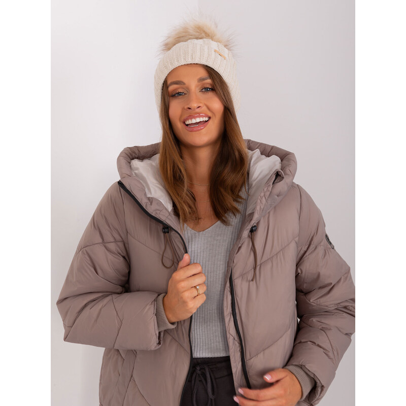 RUE PARIS Béžová dámska čiapka s brmbolcom JK-CZ-10.51-beige 57956321