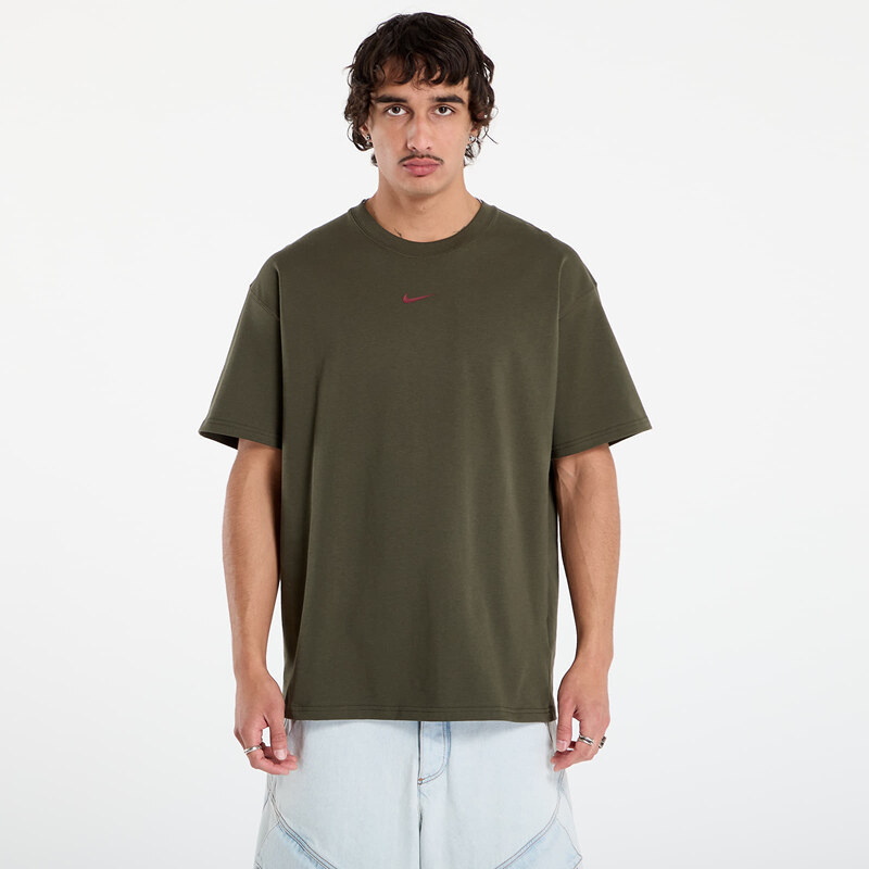 Tričko Nike x NOCTA Mens T-Shirt Cargo Khaki/ Team Red L 64540274
