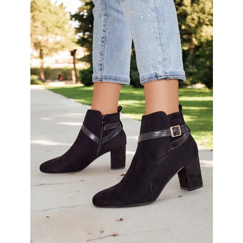 Resti Womens boots on a post Eloron 64965867