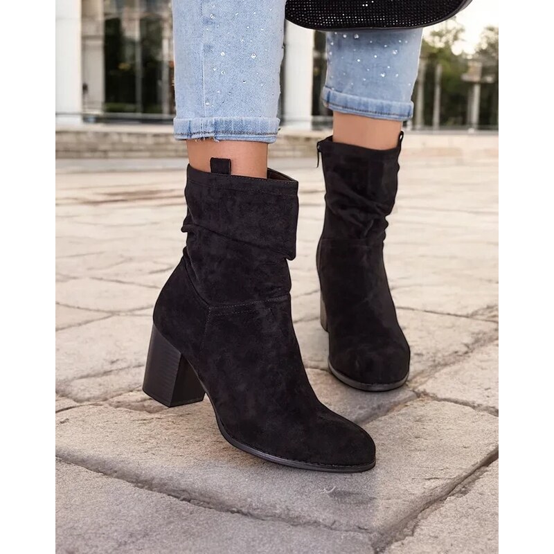 Resti Womens boots on a post Omiese 64979303
