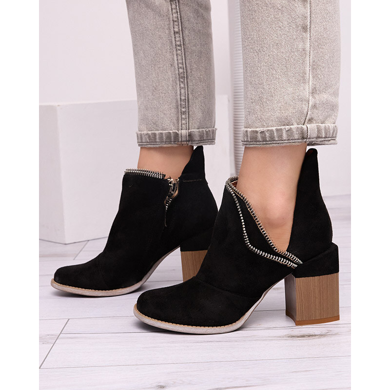 Resti Black womens insulated boots on a post Mukis - Footwear 64979029