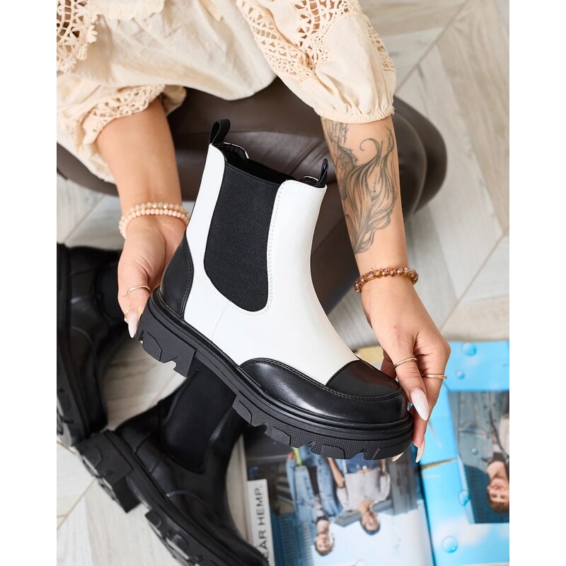 Resti White womens Userrus boots 64979081