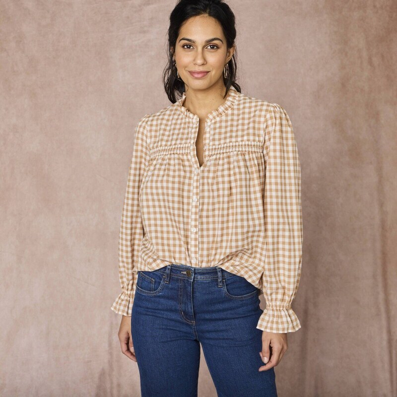 Blúzka s volánikom, žabkovaním a vichy kockou karamelová 052 58166420