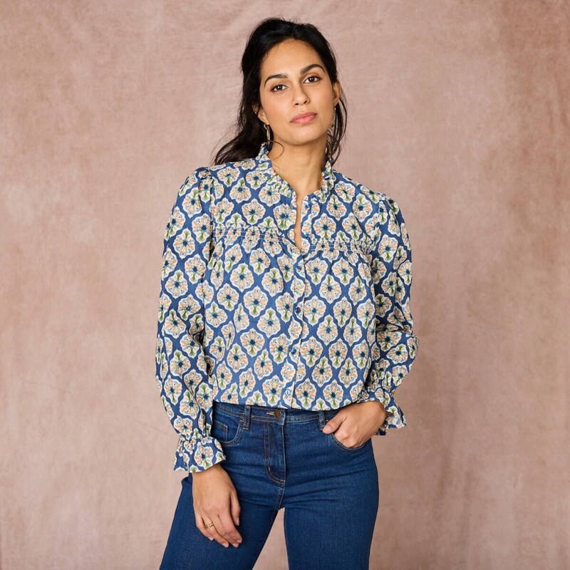 Blúzka s volánikom, žabkovaním a potlačou modrosivá/ražná 036 56607955