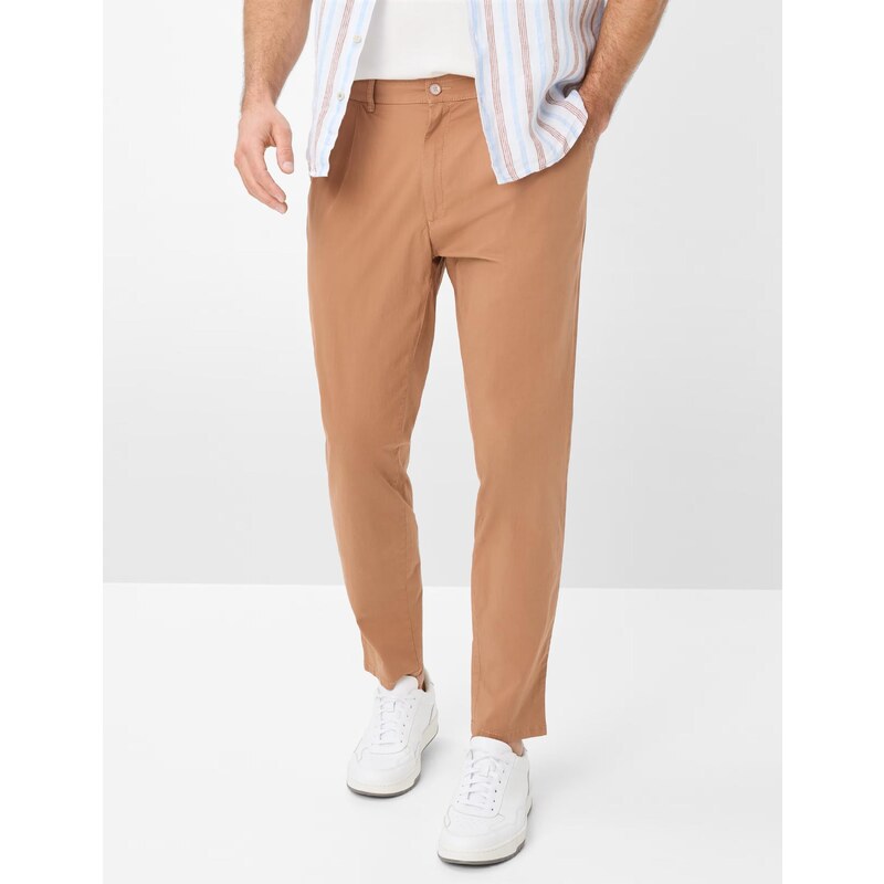 Pánske ultraľahké bavlnené chino nohavice BRAX relaxed slim fit 63444001
