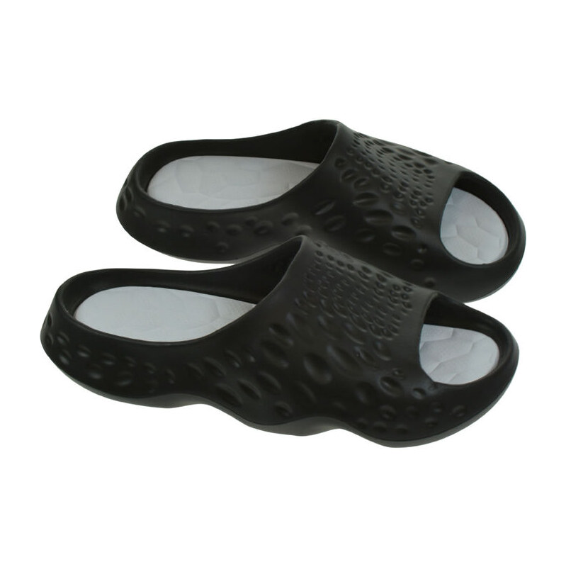 JOHN-C Čierne chunky komfortné šľapky s 3D povrchom 3 65045081