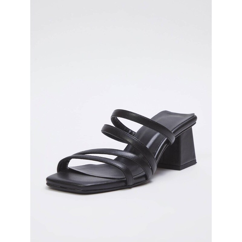 Trendyol Šľapky čierna 64570759