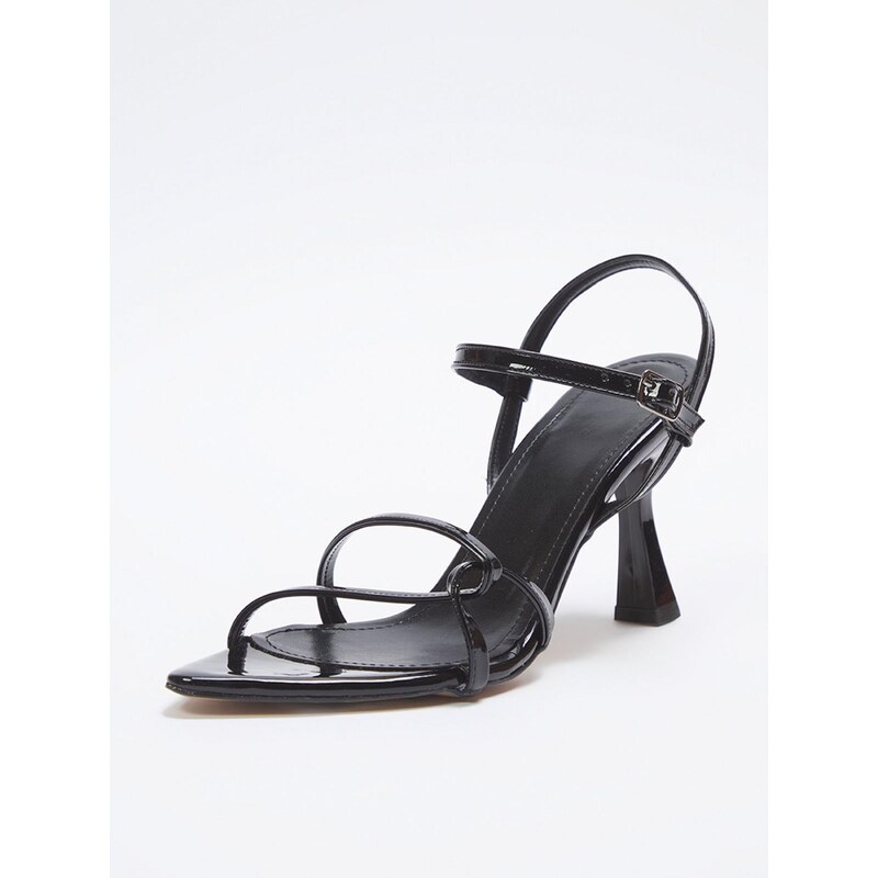 Trendyol Remienkové sandále čierna 64293920