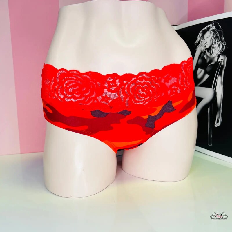 PINK Elegantné dámske nohavičky s maskáčovým vzorom a širokou čipkou 46574186