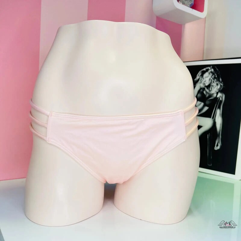 Luxus a elegancia: Pôsobiaci plavkový kúsok od Victorias Secret 46574950