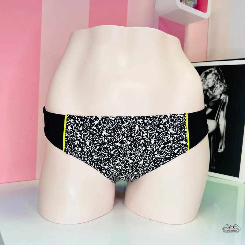 Elegantný a Svieži Spodný Diel Plaviek od PINK 46574956