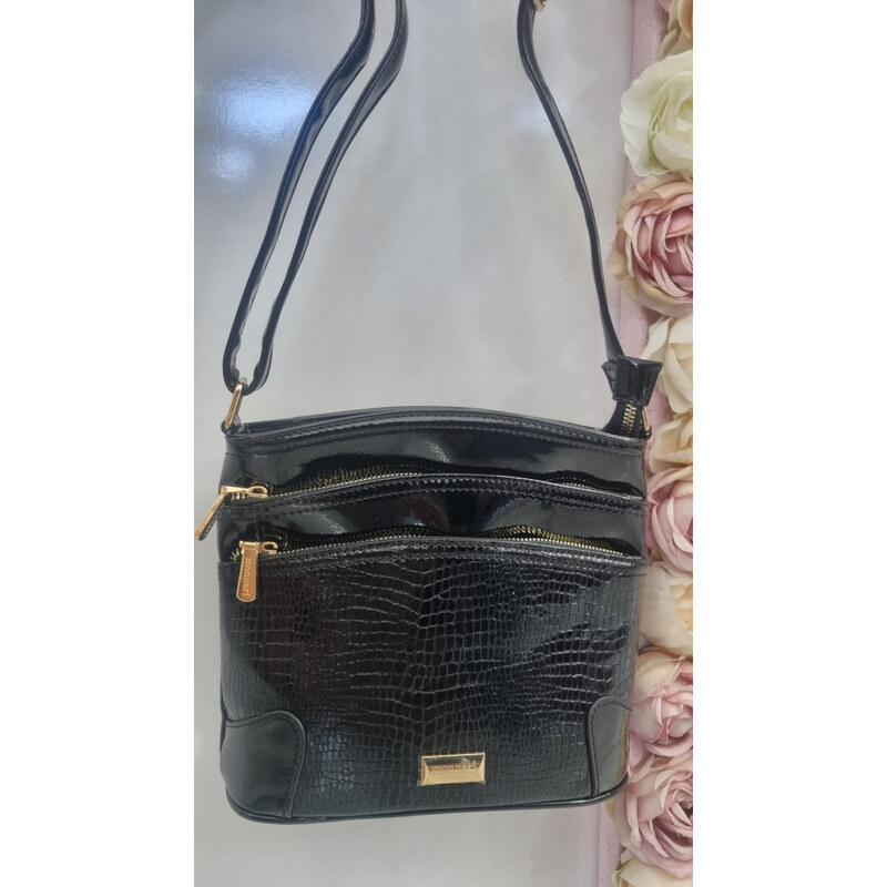 E-shop Katrins Fashion Čierna crossbody kabelka Monnari