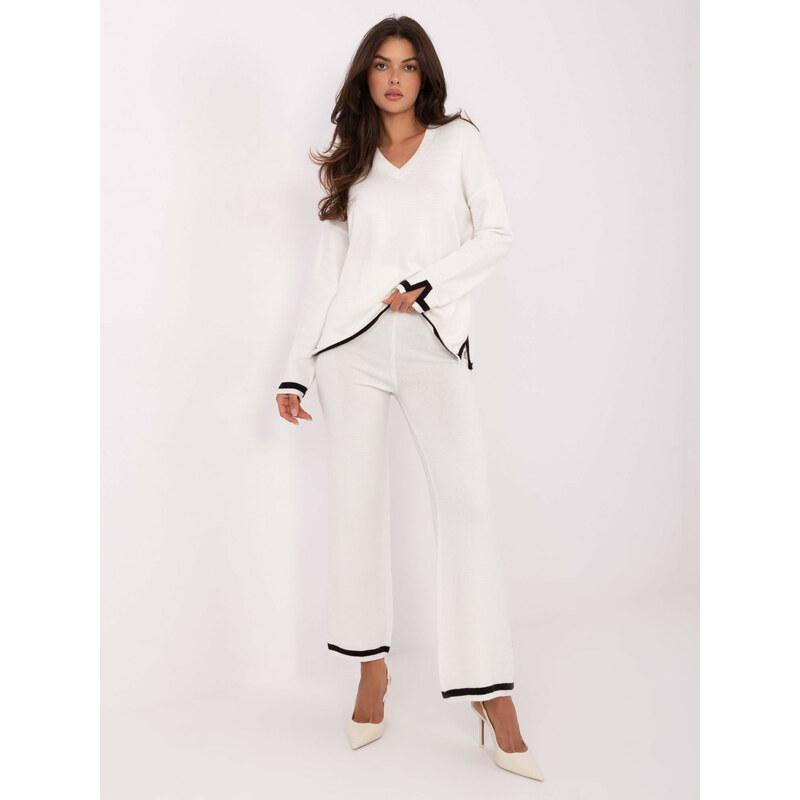 ITALY MODA Smotanový dámsky pletený set s kontrastným lemovaním IT 66150099